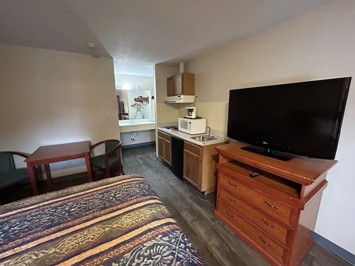 Guest room showing additional bed layout
