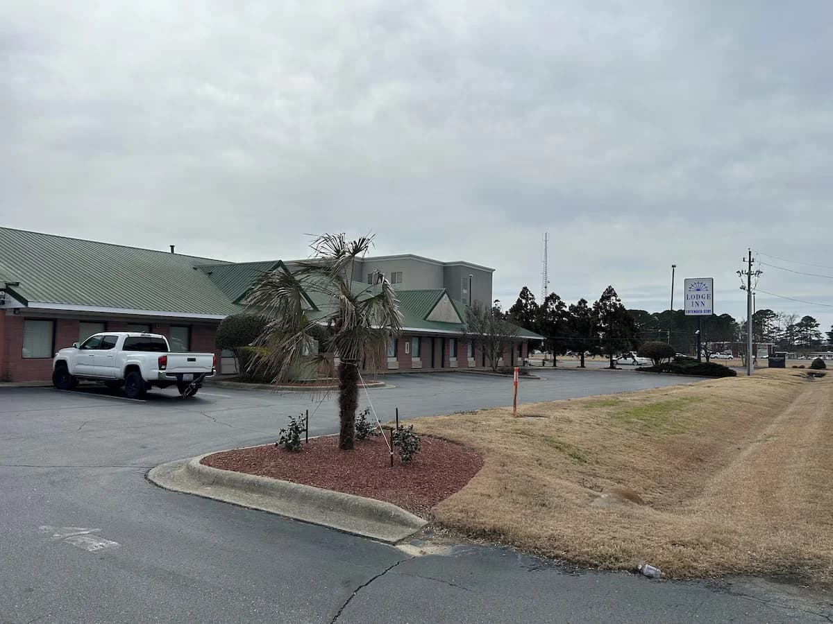 Alternate exterior view of Lodge Inn